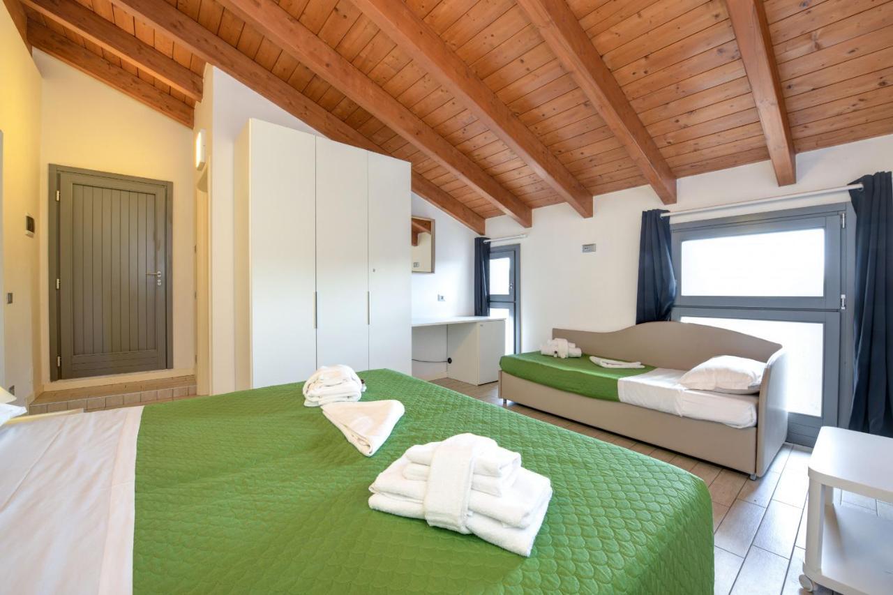 Borgo Gasparina Family Apartments Castelnuovo del Garda Bagian luar foto