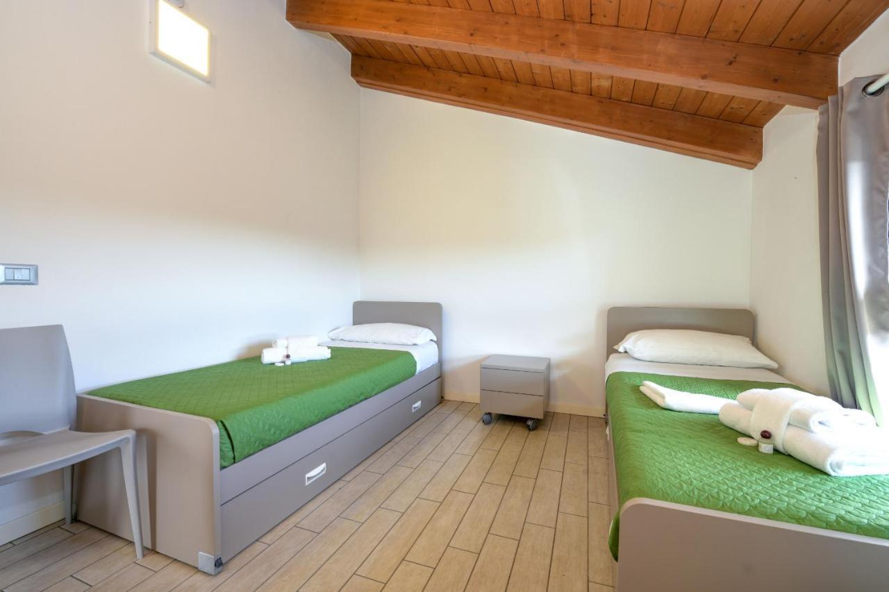 Borgo Gasparina Family Apartments Castelnuovo del Garda Bagian luar foto
