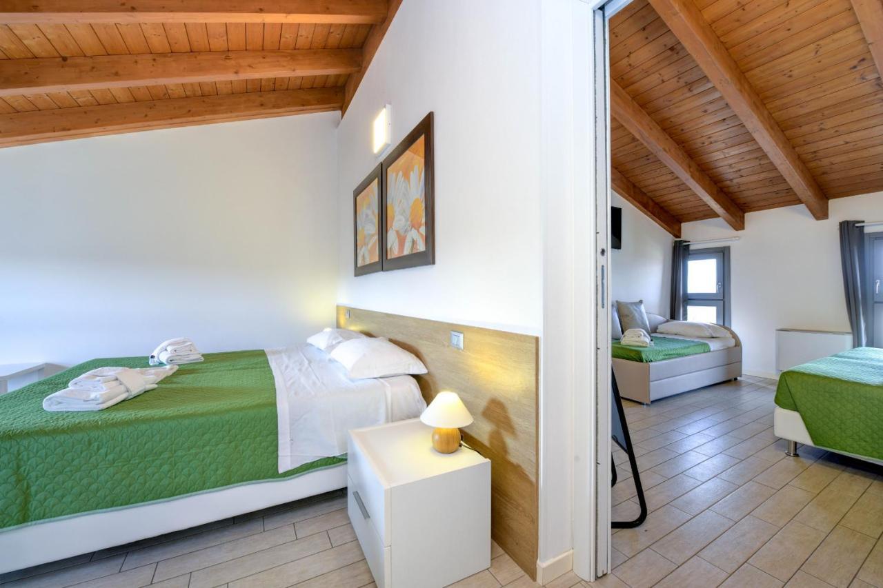 Borgo Gasparina Family Apartments Castelnuovo del Garda Bagian luar foto