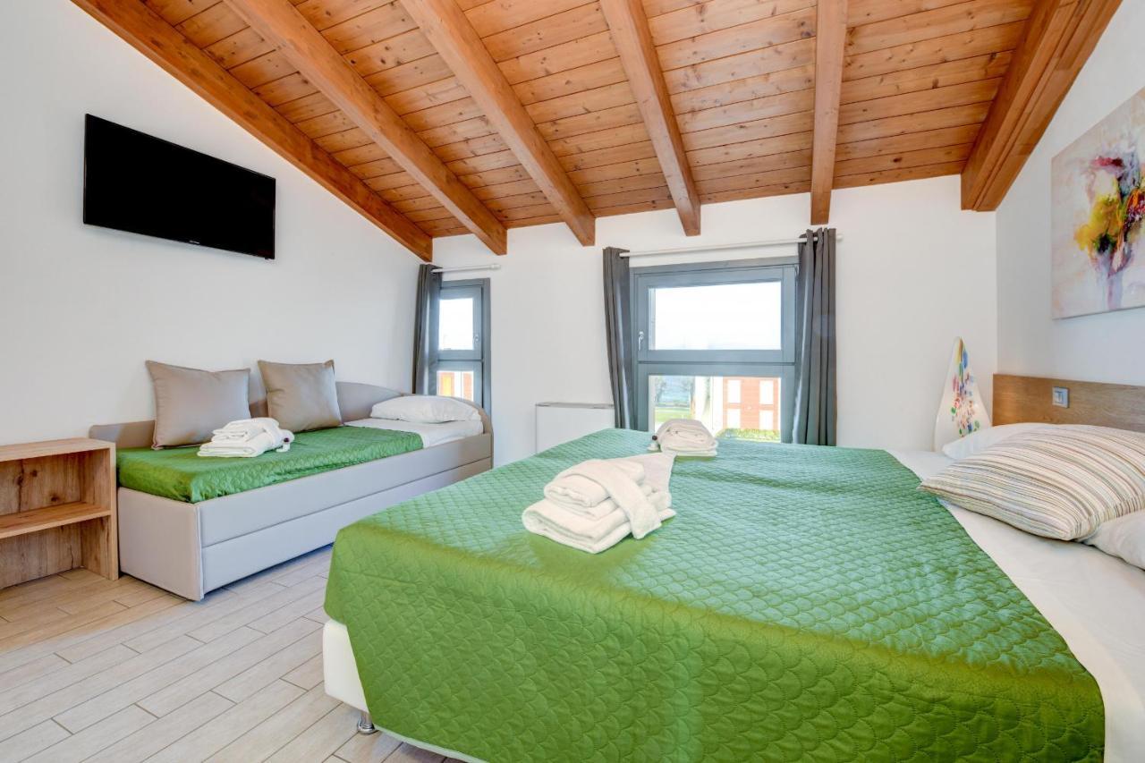 Borgo Gasparina Family Apartments Castelnuovo del Garda Bagian luar foto