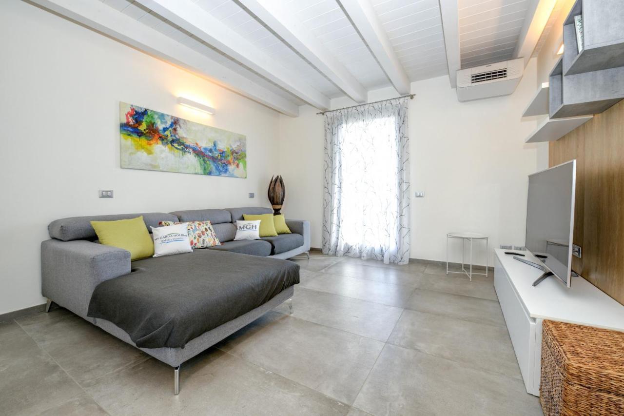 Borgo Gasparina Family Apartments Castelnuovo del Garda Bagian luar foto