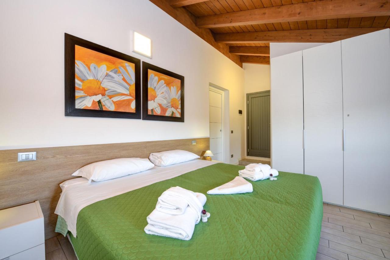 Borgo Gasparina Family Apartments Castelnuovo del Garda Bagian luar foto