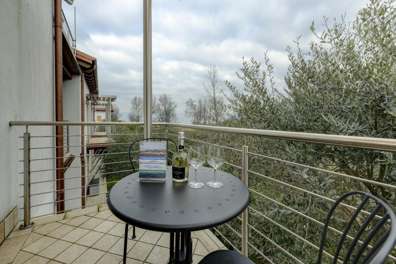 Borgo Gasparina Family Apartments Castelnuovo del Garda Bagian luar foto