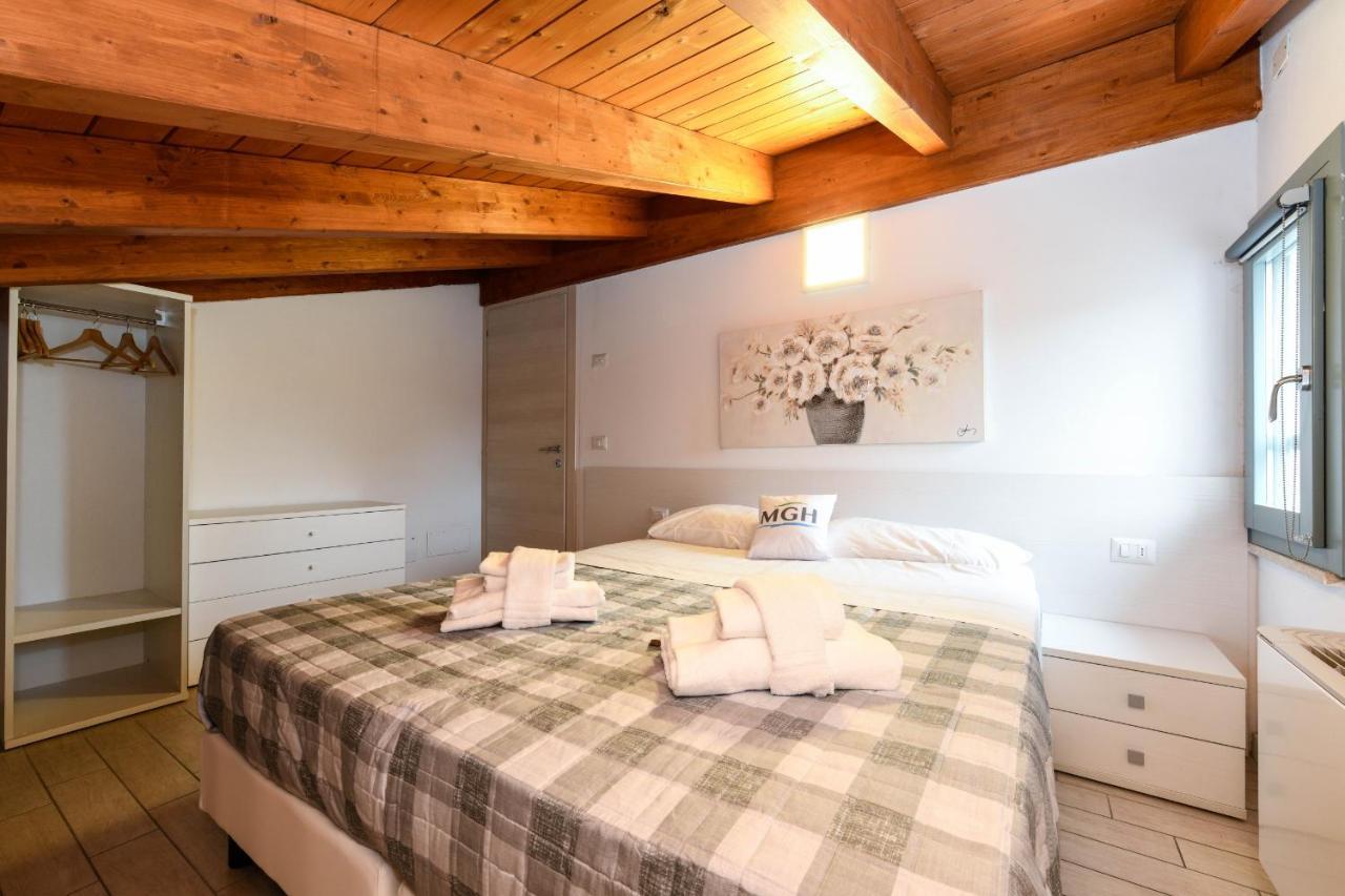 Borgo Gasparina Family Apartments Castelnuovo del Garda Bagian luar foto